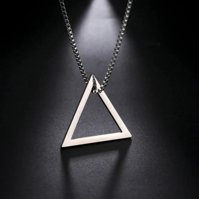 Colar Masculino com Pingente Triangular